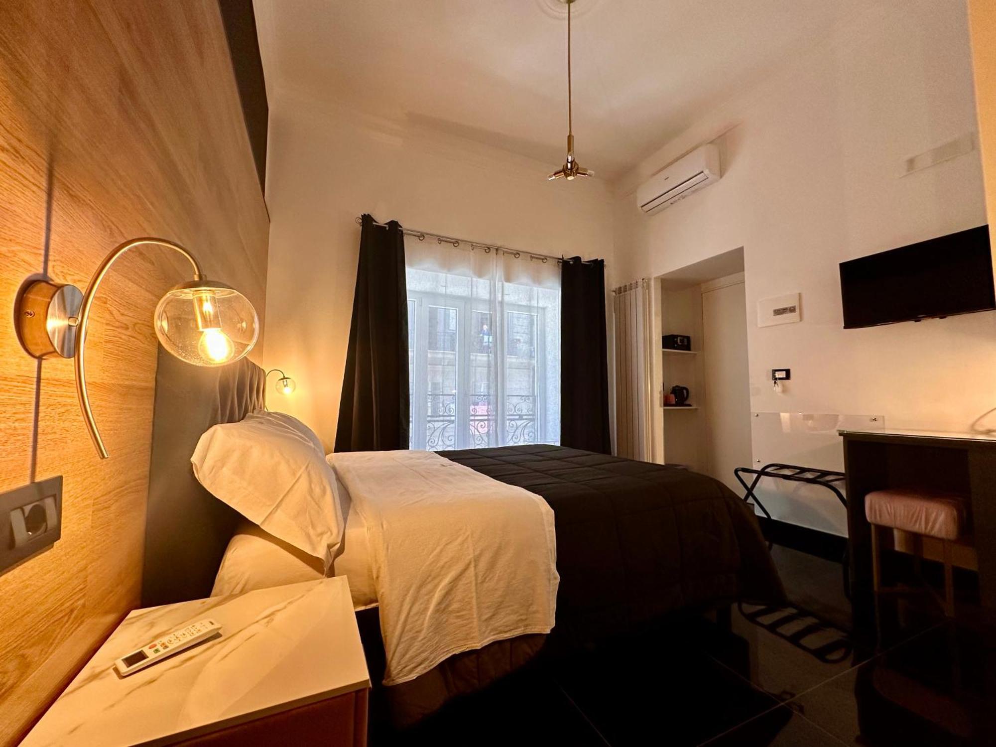 Elegance Rooms Spaccanapoli ภายนอก รูปภาพ
