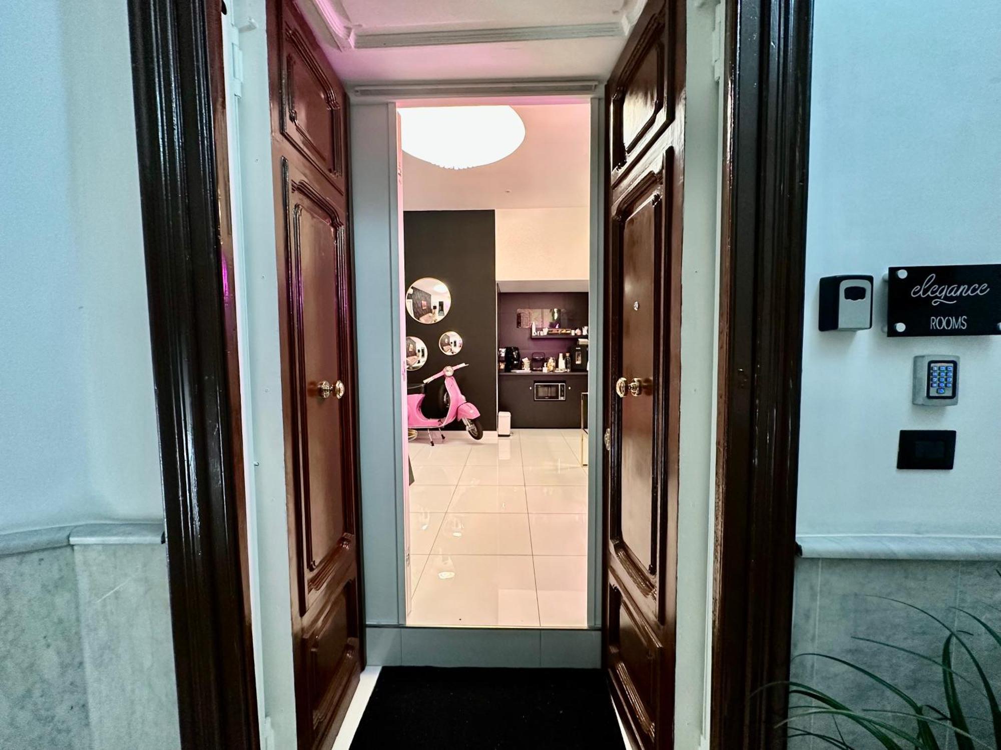 Elegance Rooms Spaccanapoli ภายนอก รูปภาพ