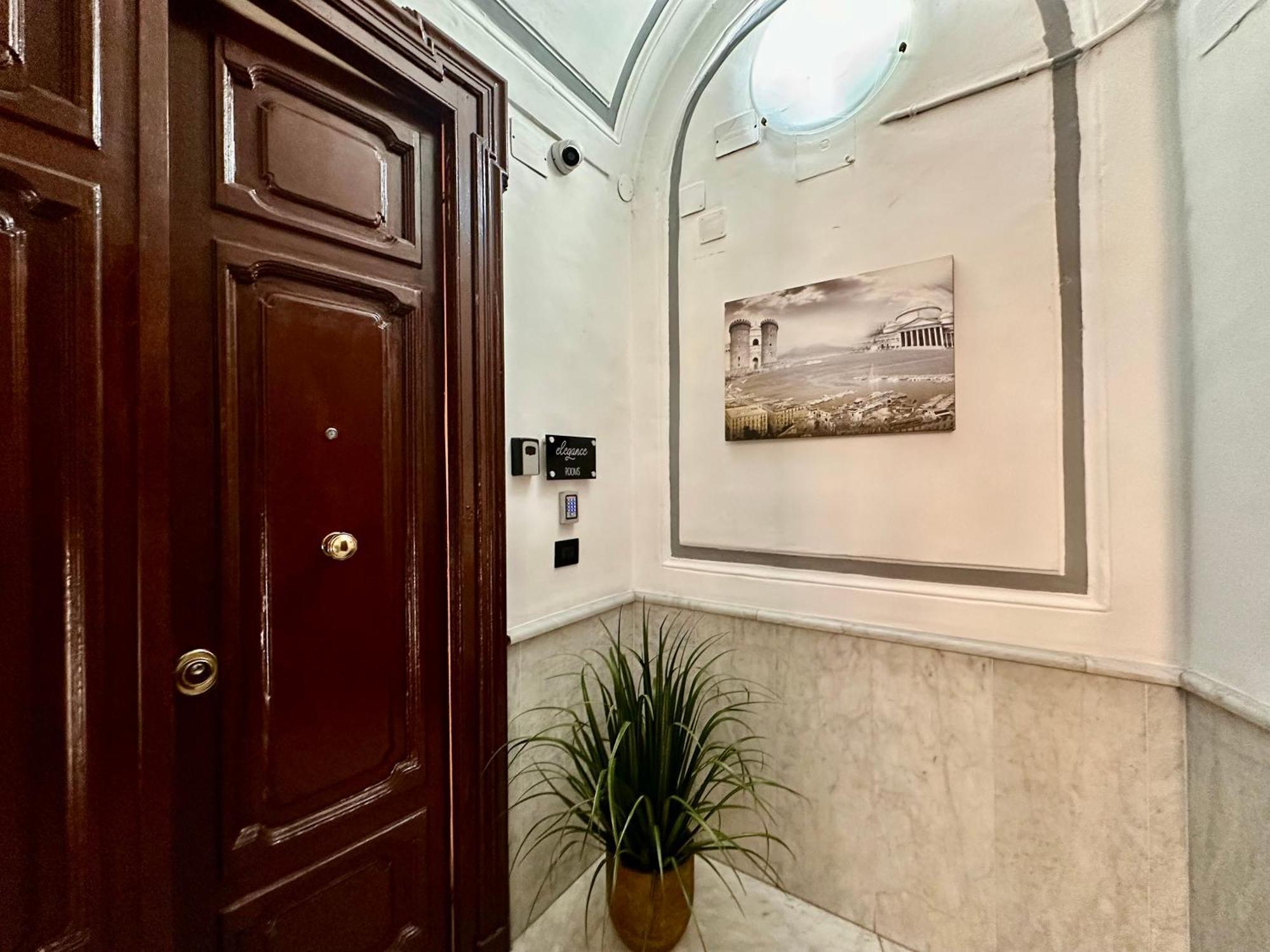 Elegance Rooms Spaccanapoli ภายนอก รูปภาพ