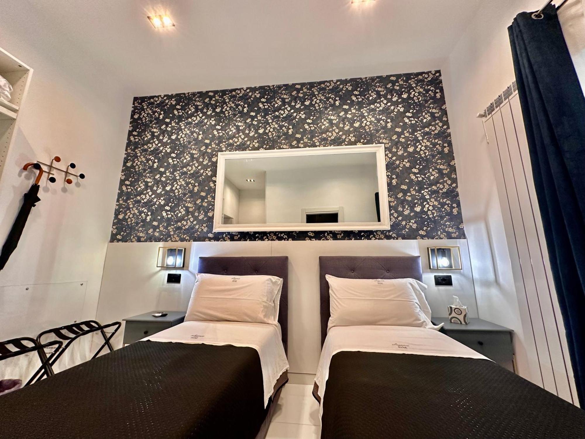Elegance Rooms Spaccanapoli ภายนอก รูปภาพ